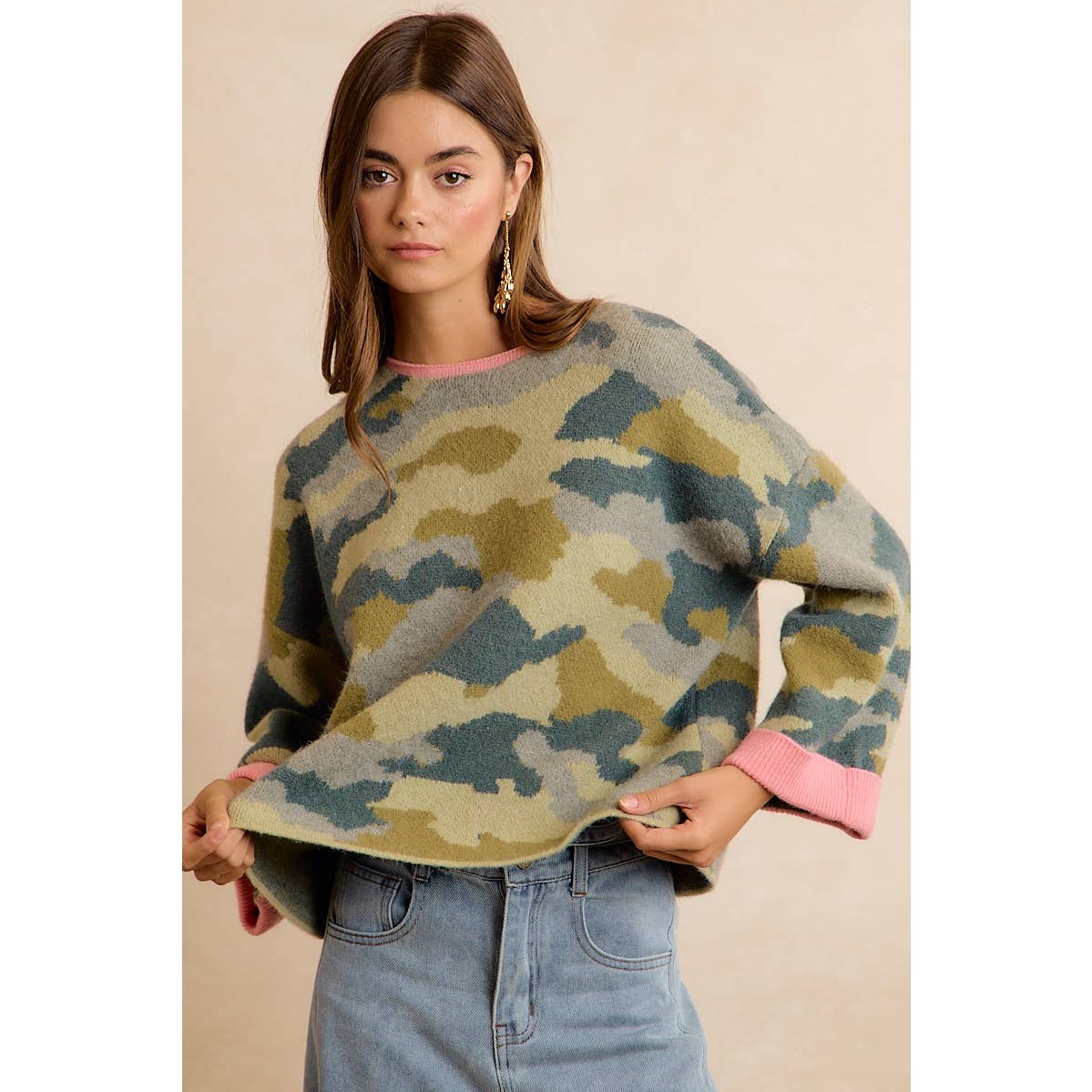CAMO CONTRAST NECK AND ROLL UP SWEATER