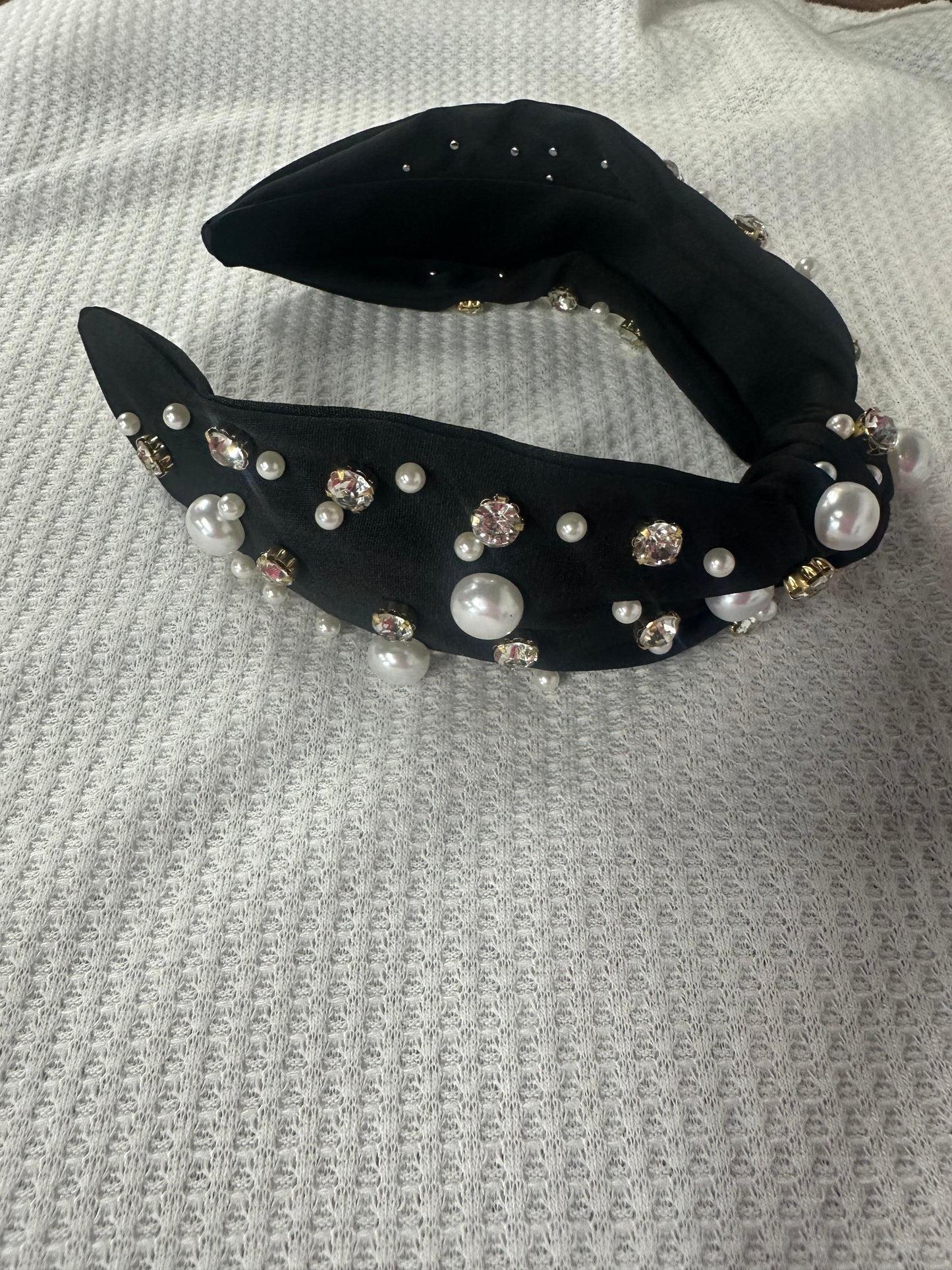 Knotted Headband W/Pearls