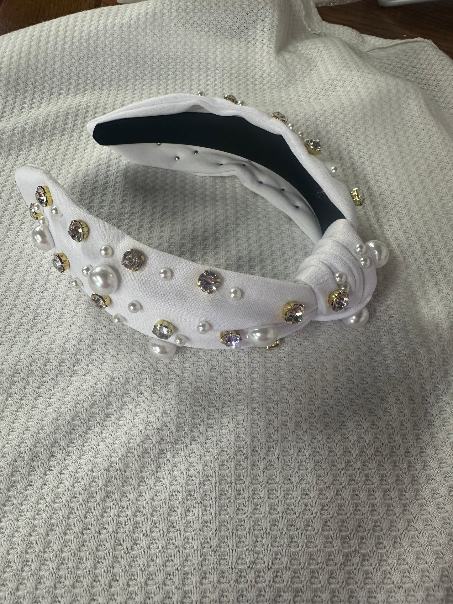 Knotted Headband W/Pearls