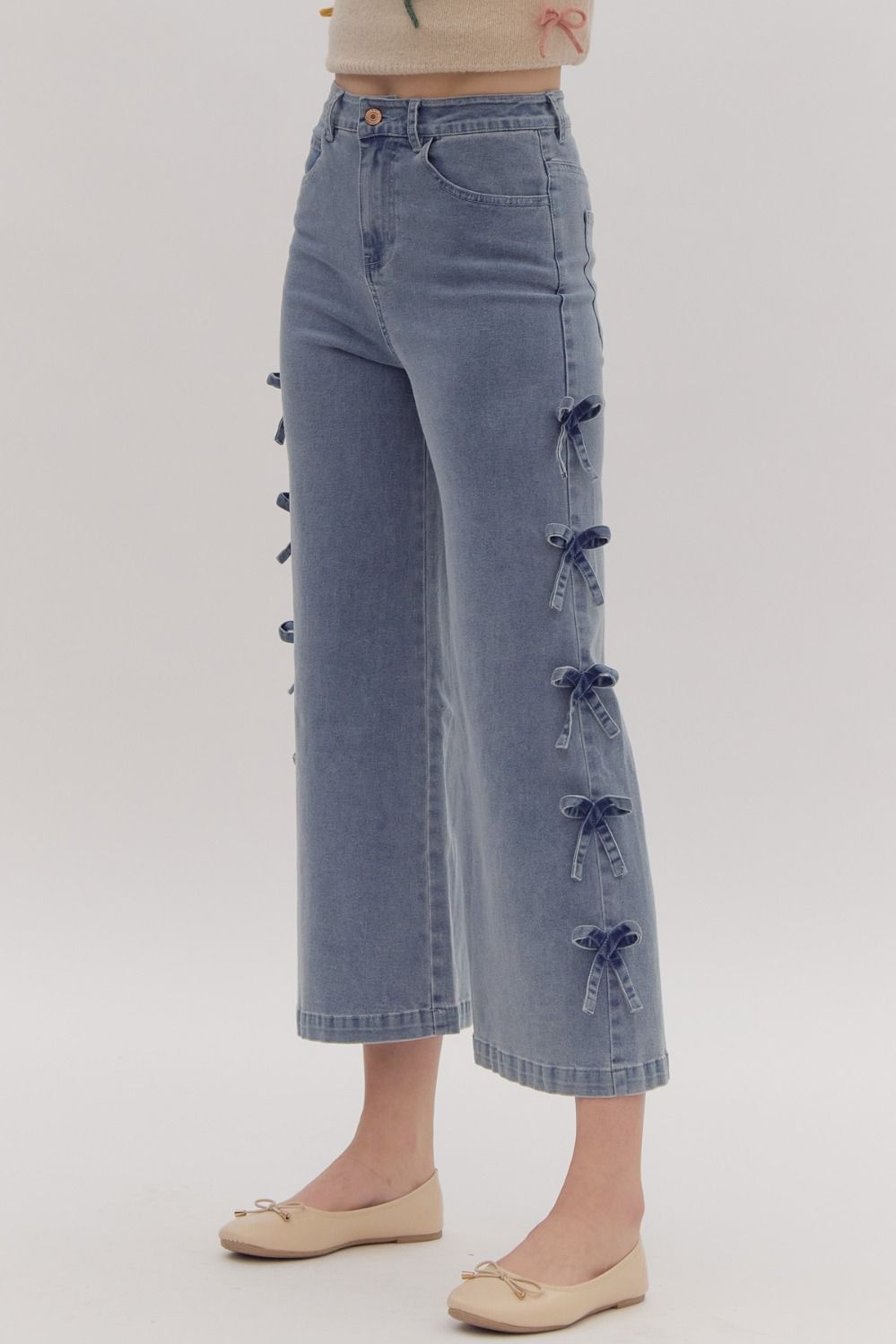 Wide Legged Cropped MR Bow Jeans