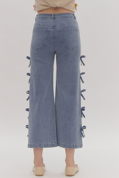 Wide Legged Cropped MR Bow Jeans